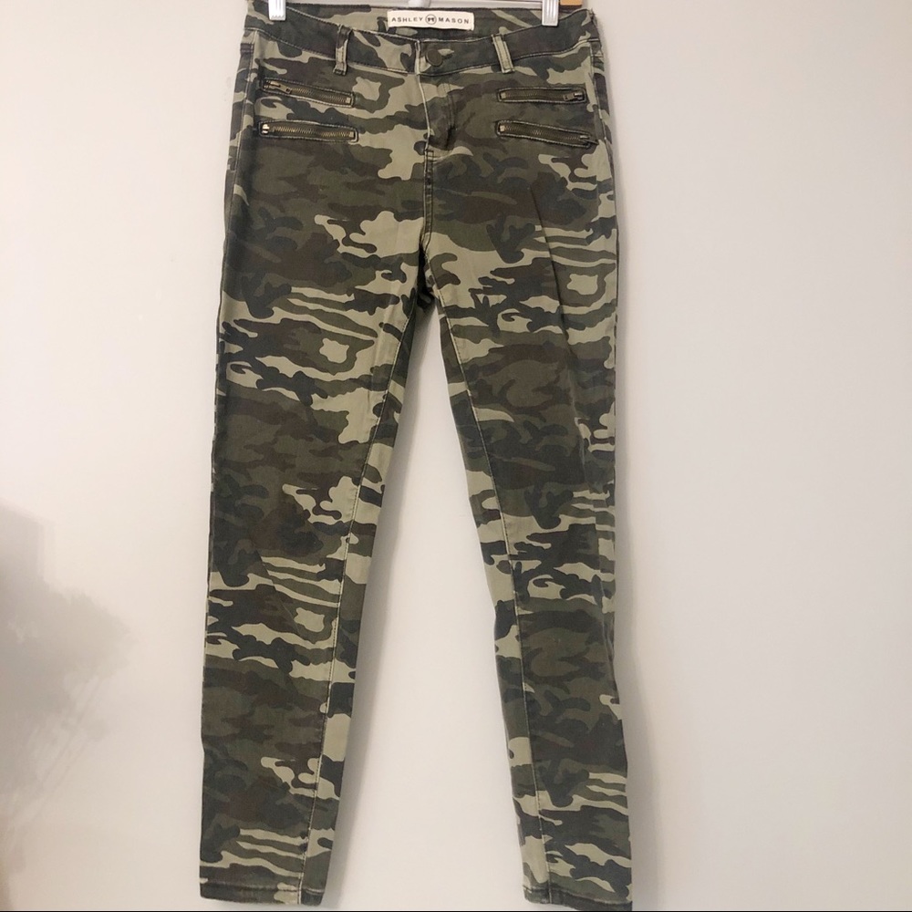 NWOT Ashley Mason Camouflage Pants